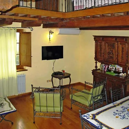 Podere Caldaruccio La Pineta Lantgård *